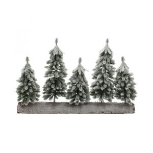 snowy-spruce-tree-arrangement